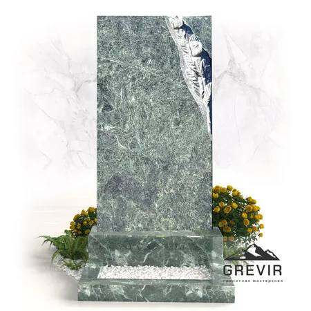 Памятник из гранита Змеевик gr818